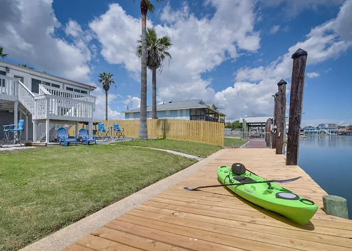 Waterfront Galveston Bay Retreat - 4 Mi To Beach!