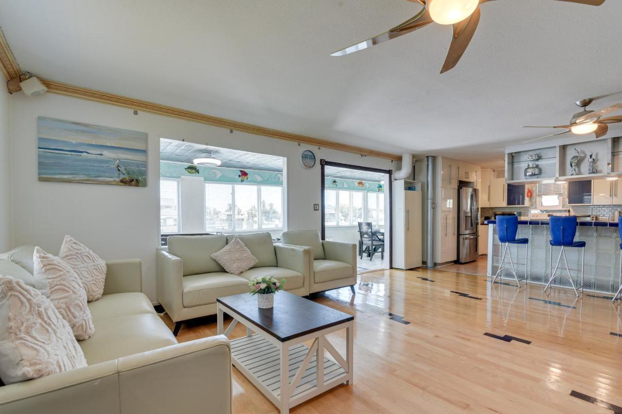 Waterfront Bay Retreat - 4 Mi To Beach! Galveston